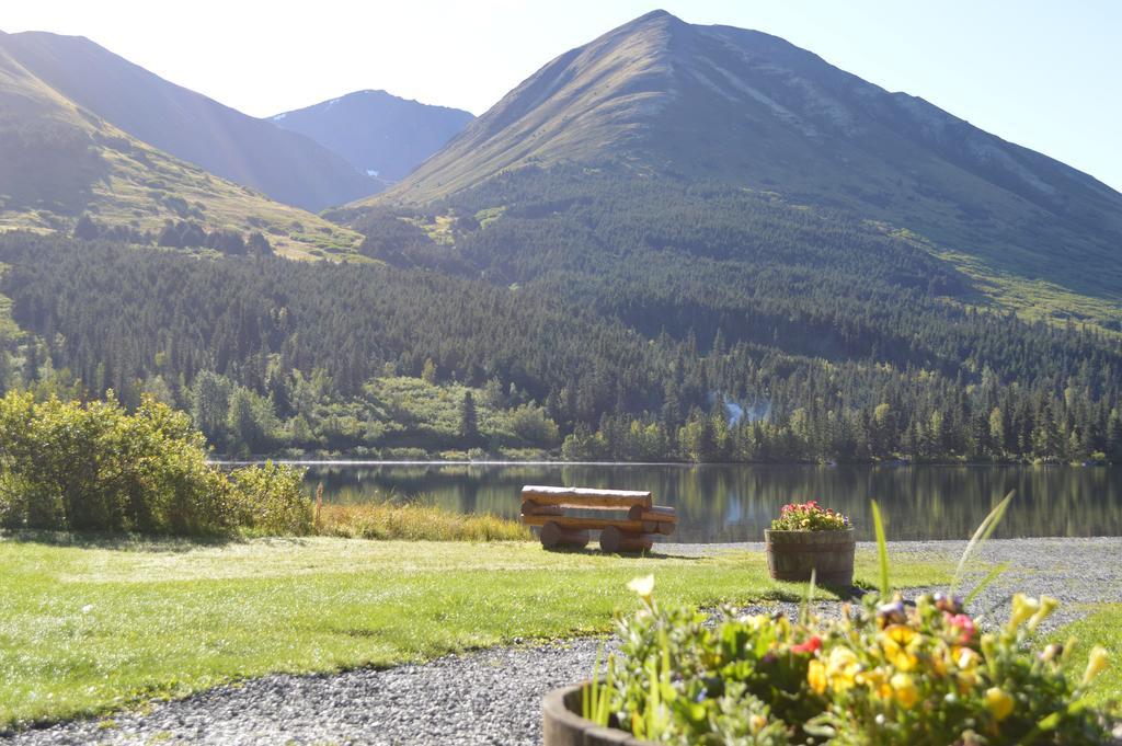 Summit Lake Lodge Екстериор снимка