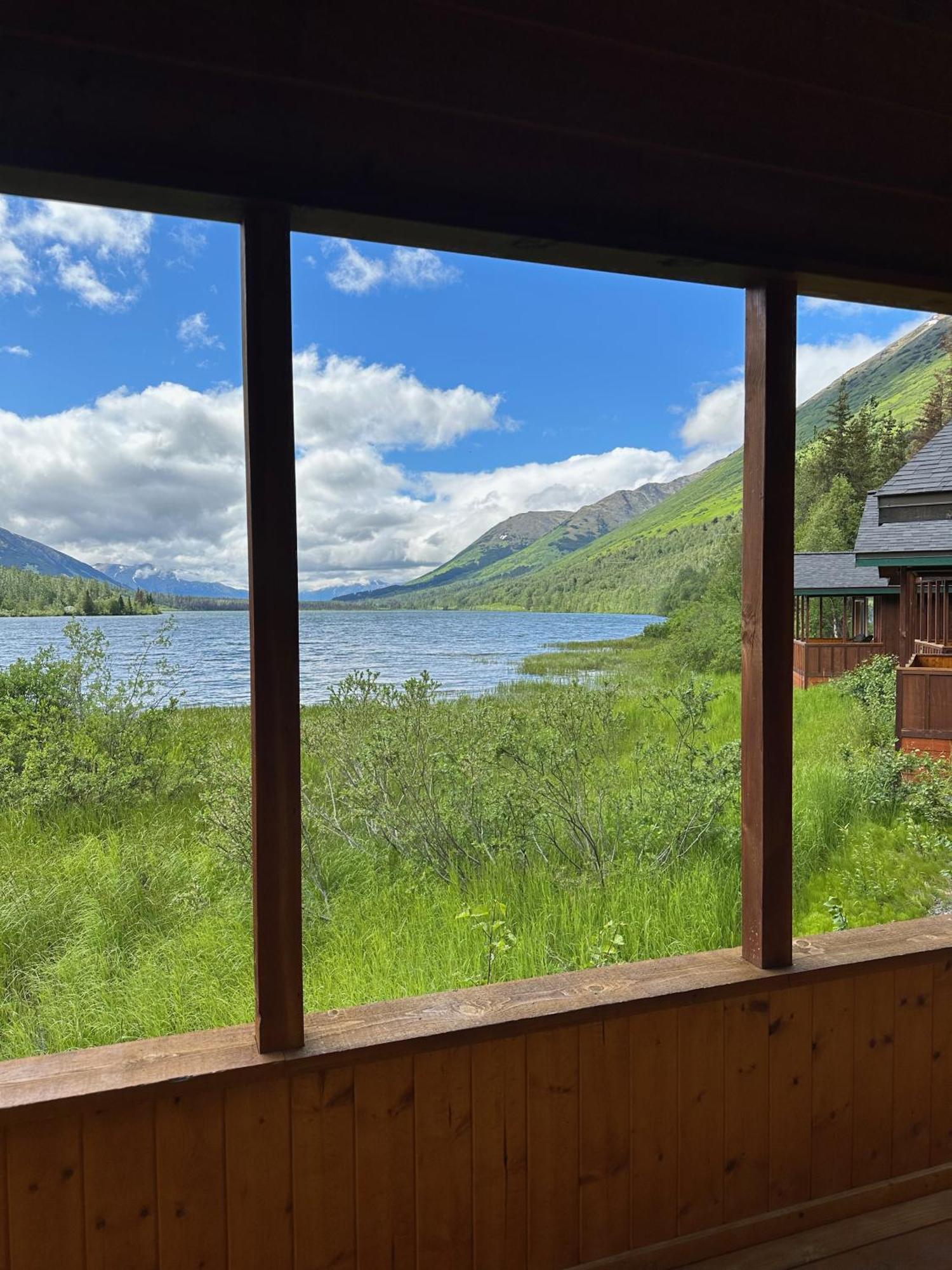 Summit Lake Lodge Екстериор снимка
