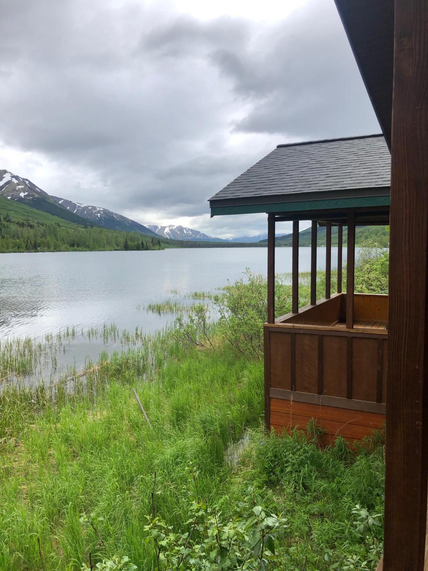 Summit Lake Lodge Екстериор снимка