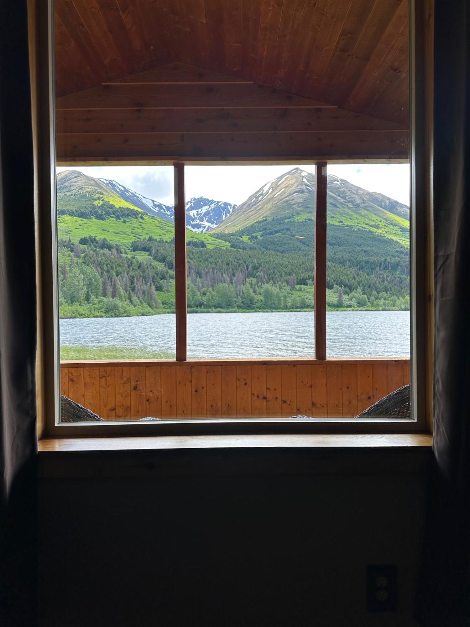 Summit Lake Lodge Екстериор снимка