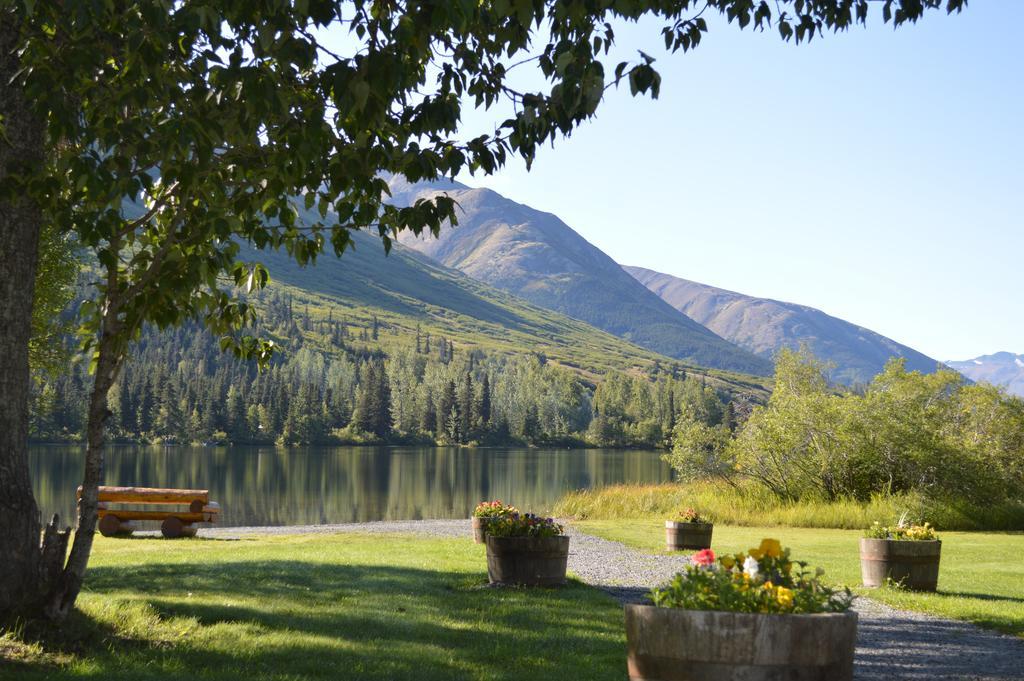 Summit Lake Lodge Екстериор снимка