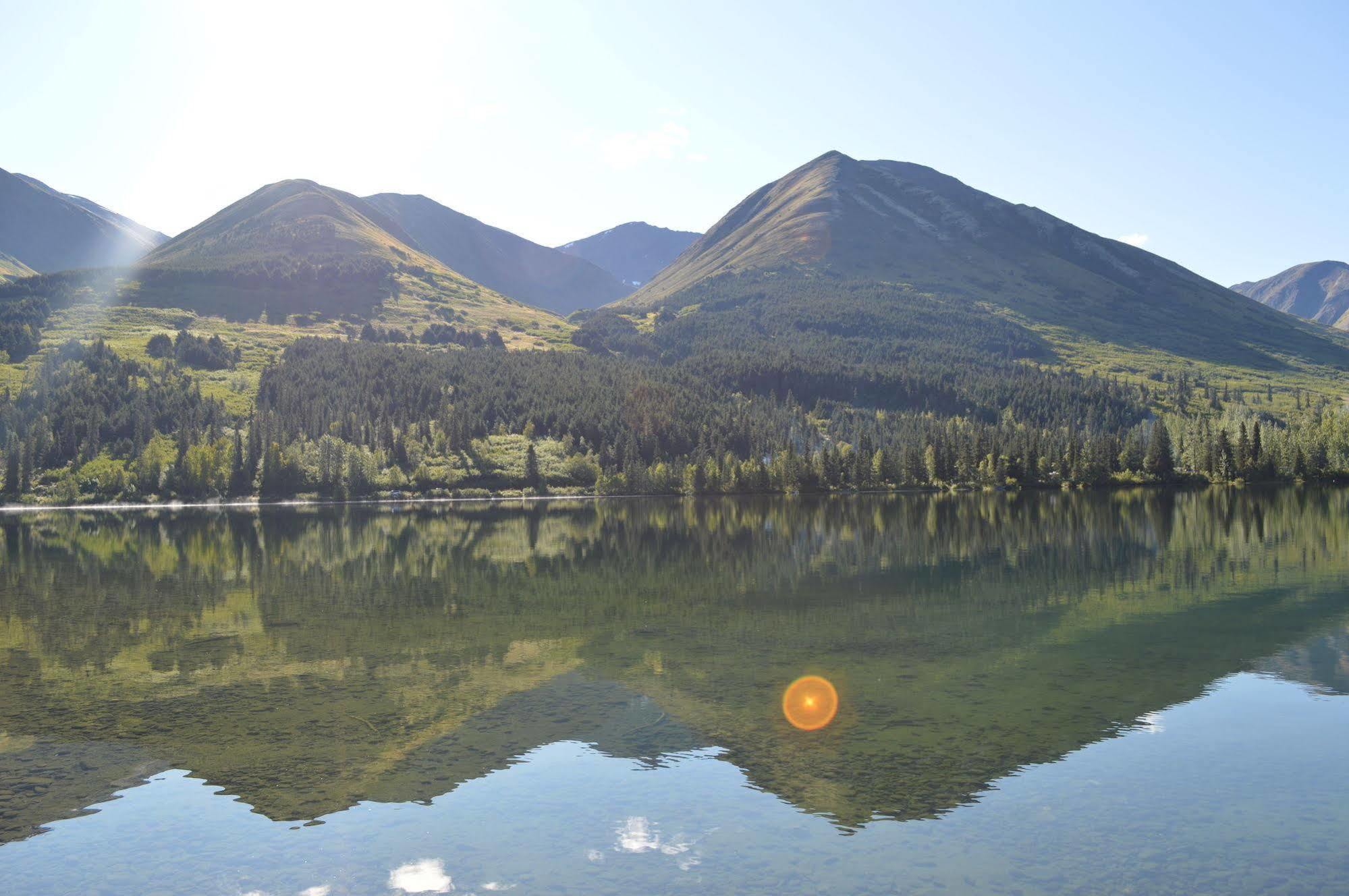Summit Lake Lodge Екстериор снимка
